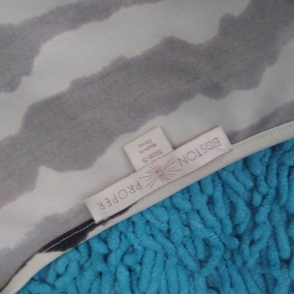 Zebra print cold shoulder blouse - Picture 6 of 6